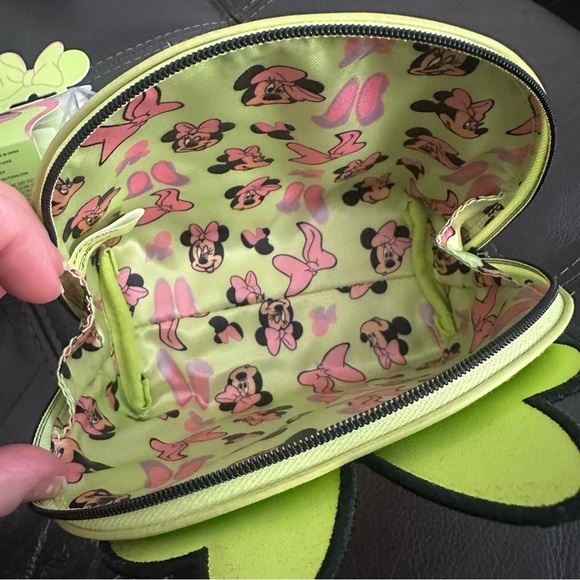 Spectrum Collections x Disney So Much Minnie Makeup Brush Bundle - Picture 7 of 7